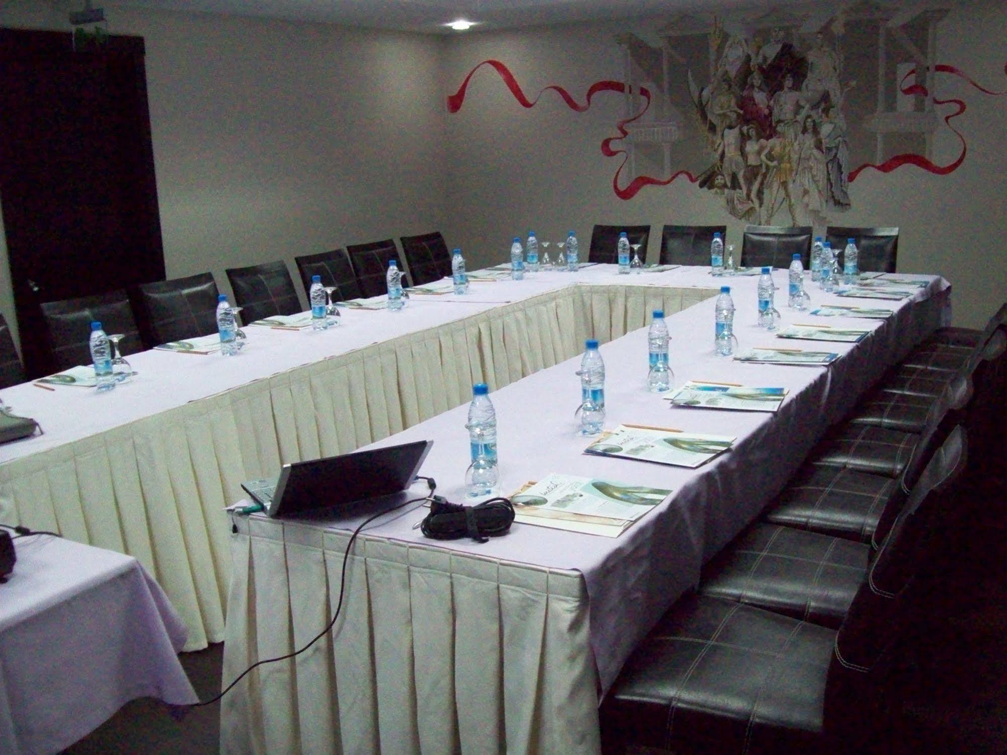 May Park Hotel İzmir Buitenkant foto