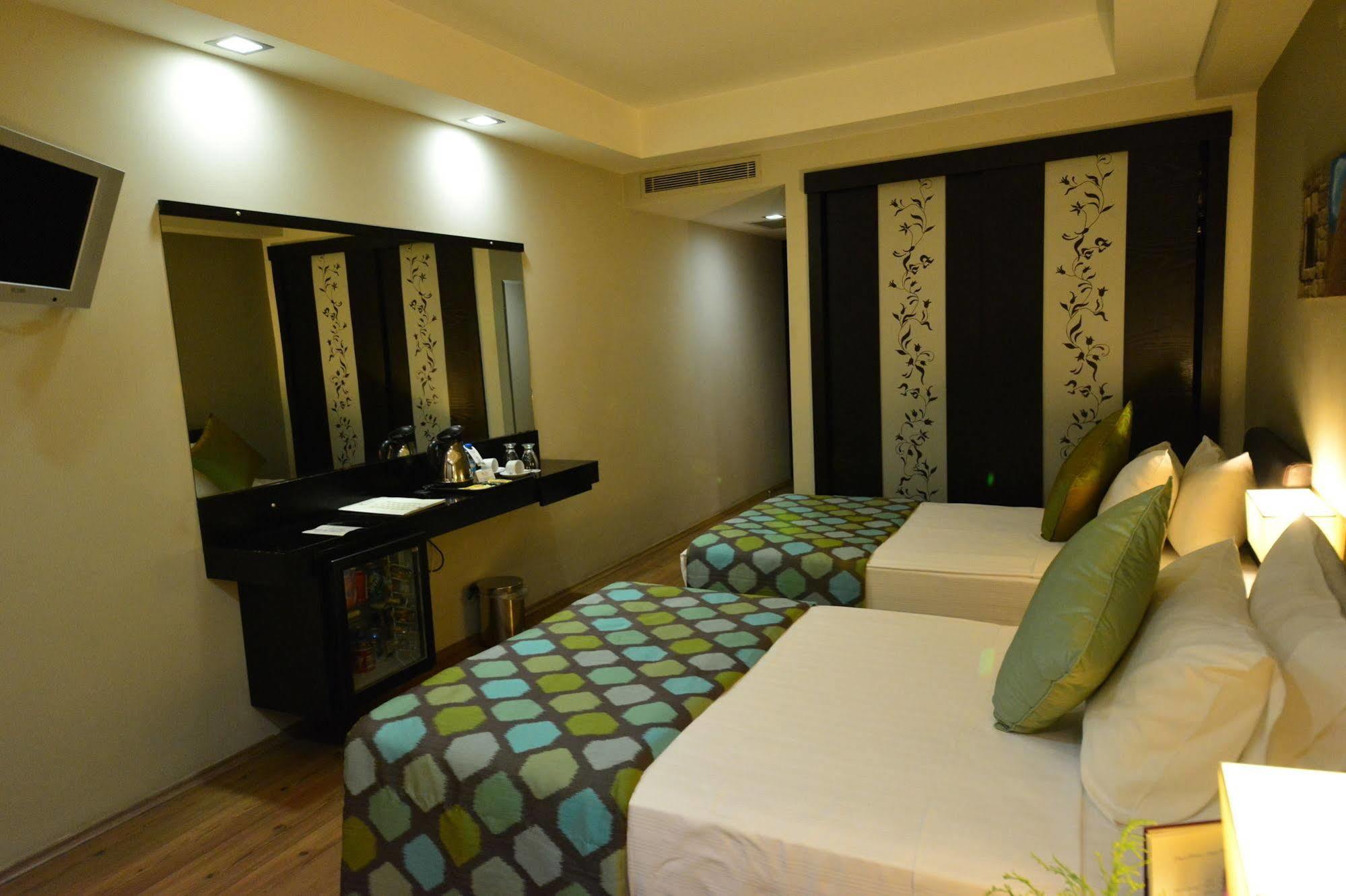 May Park Hotel İzmir Buitenkant foto